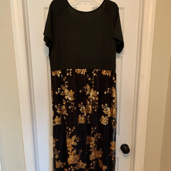 Black maxi with gold sequins. - Picture 2 of 2